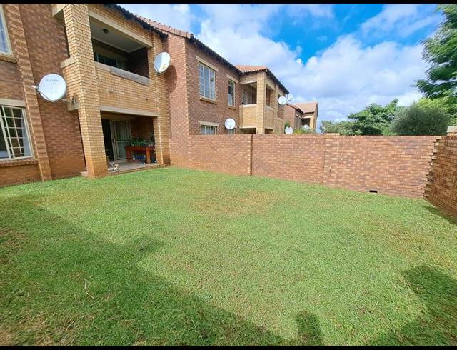 2 BEDROOM TOWNHOUSE FOR SALE IN MOOIKLOOF RIDGE ESTATE